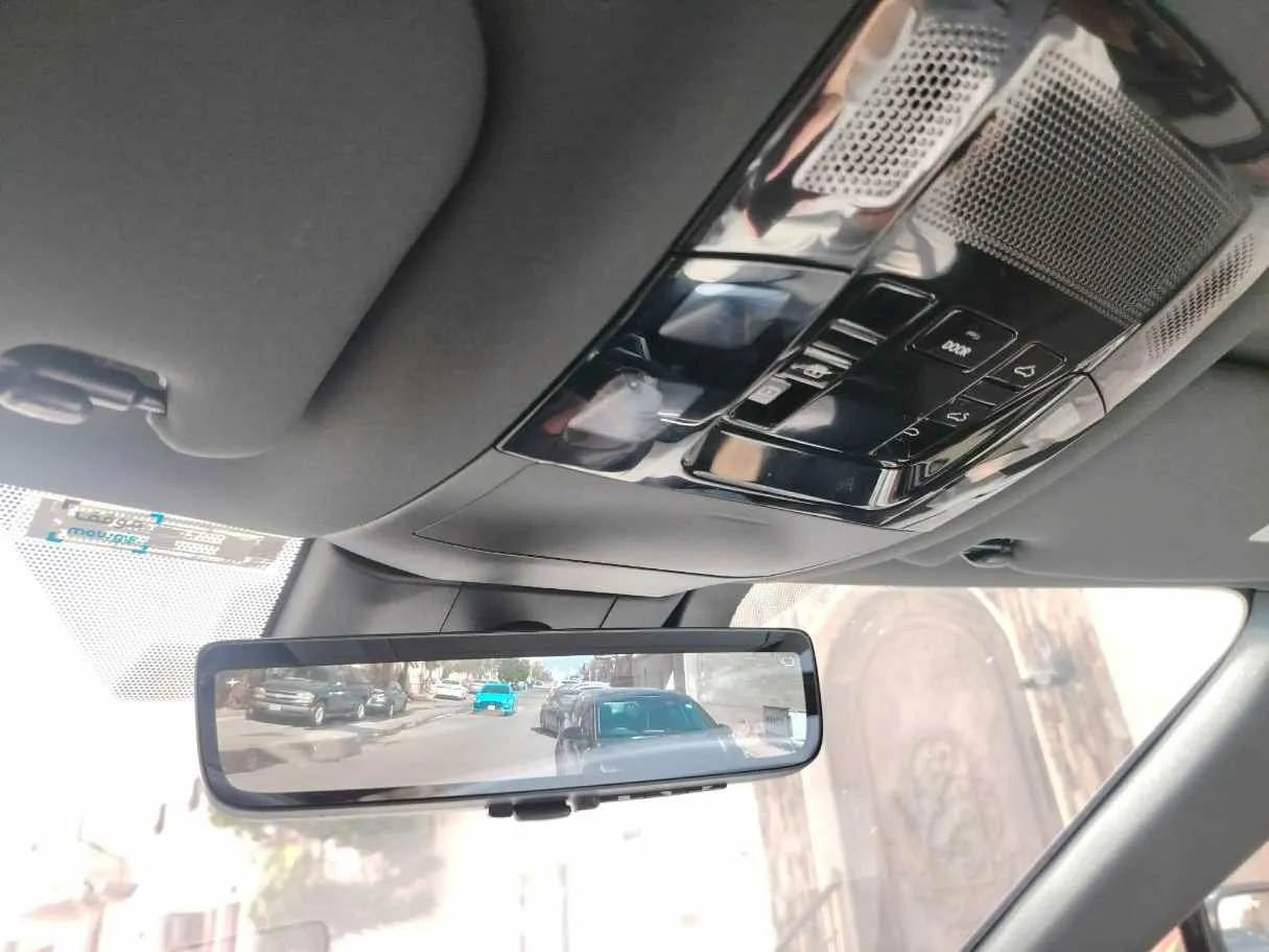 Car image 34