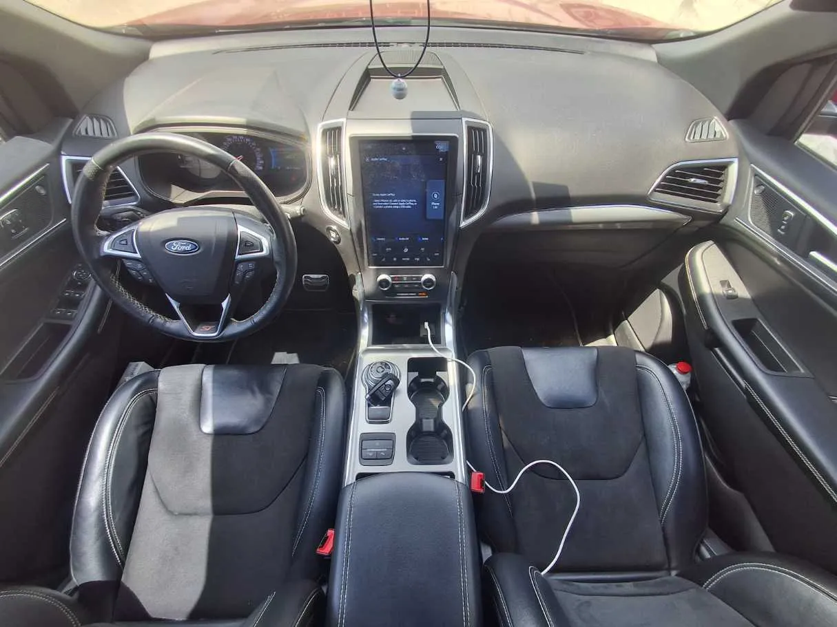 Car image 14
