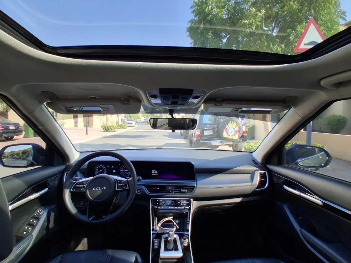 Car image 14