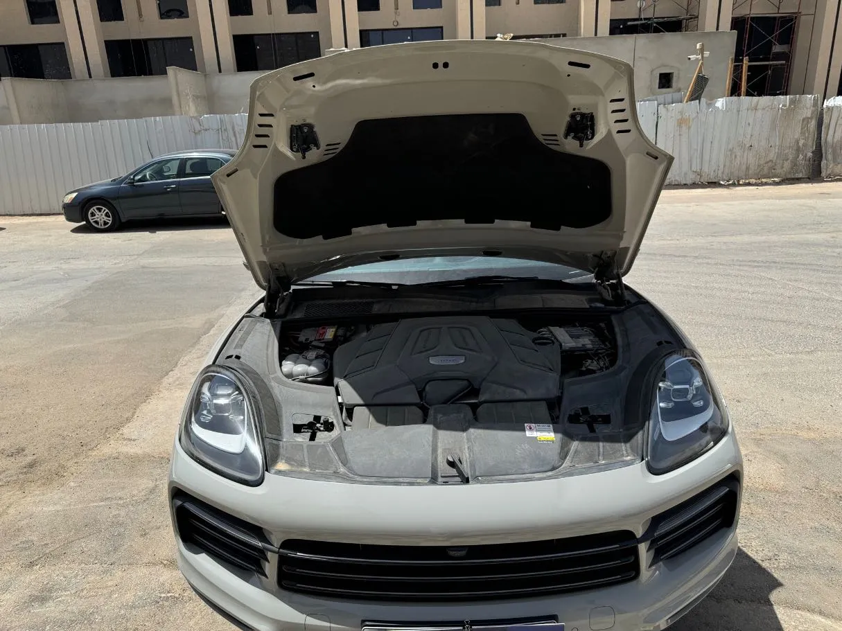 Car image 25