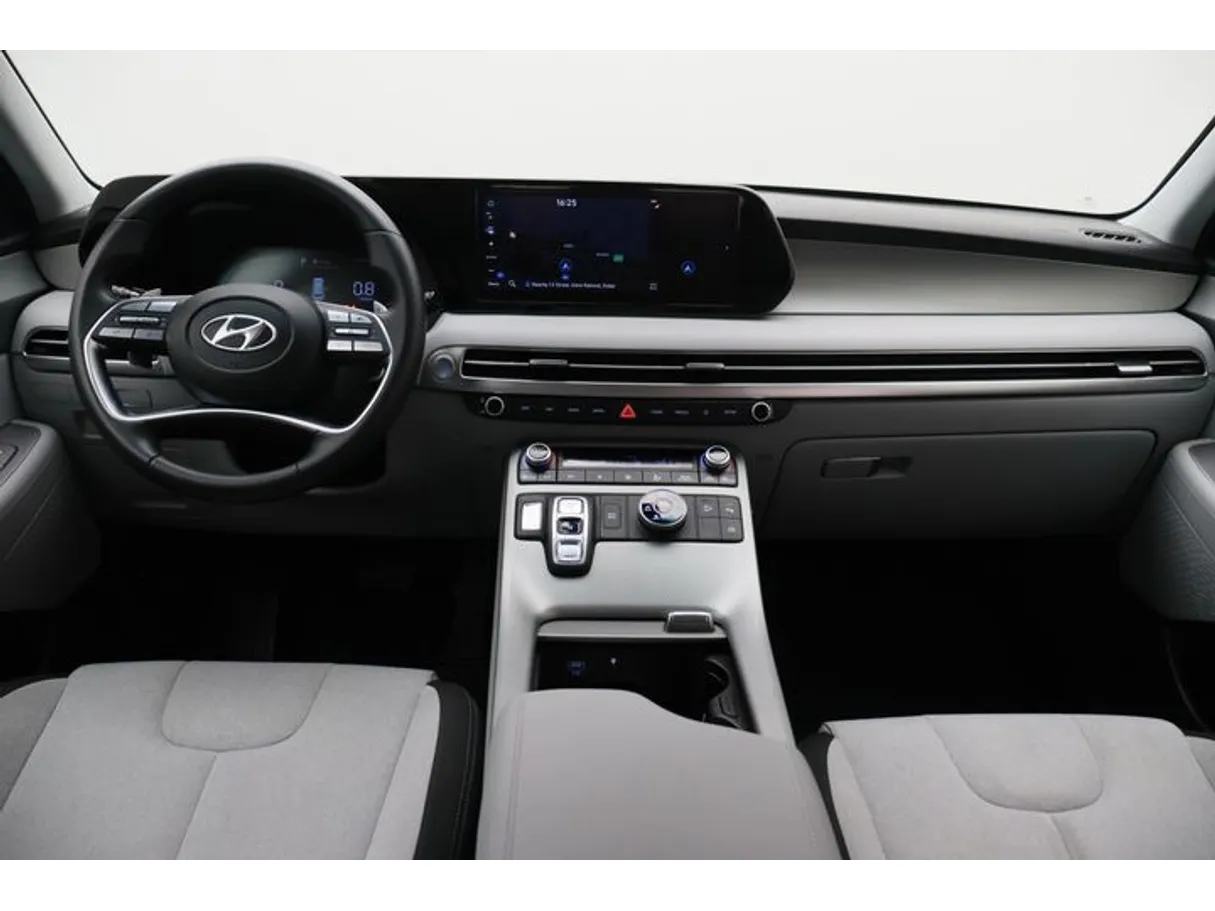 Car image 14