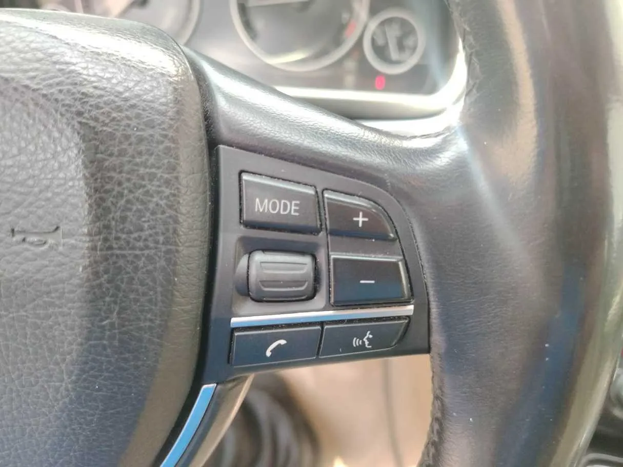 Car image 32