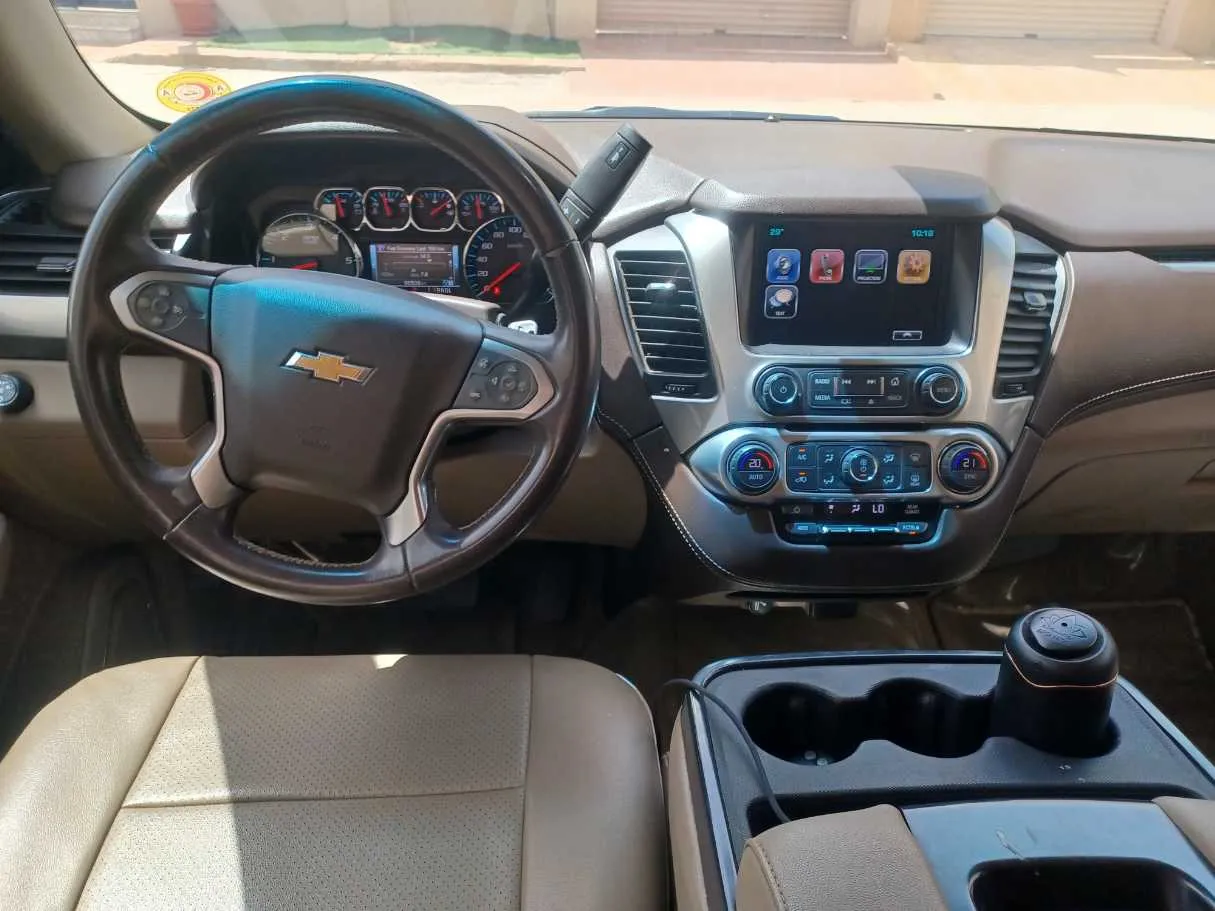 Car image 16