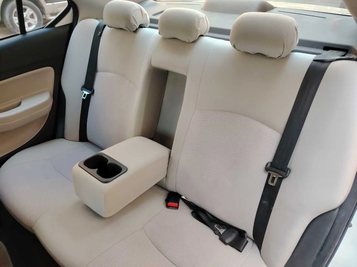 Car image 15