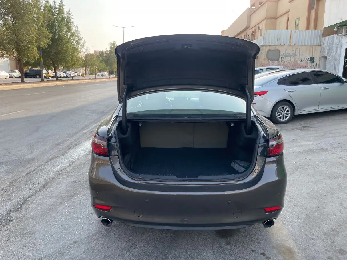 Car image 21