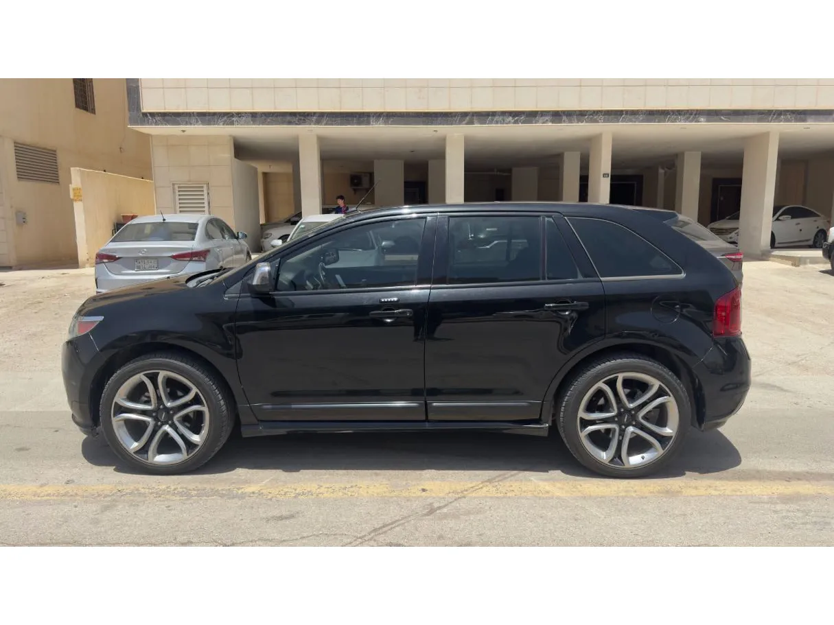 Car image 8
