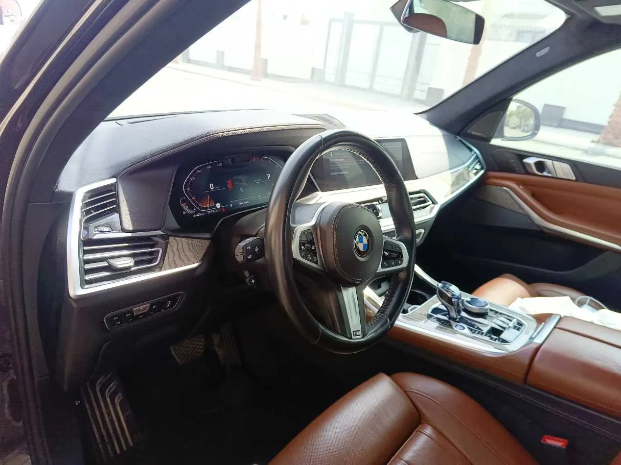 Car image 13