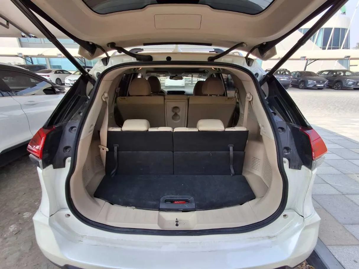 Car image 17