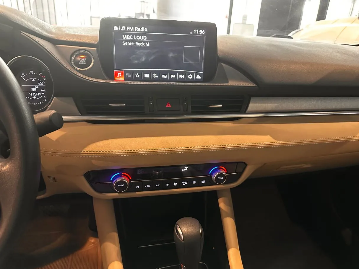 Car image 16