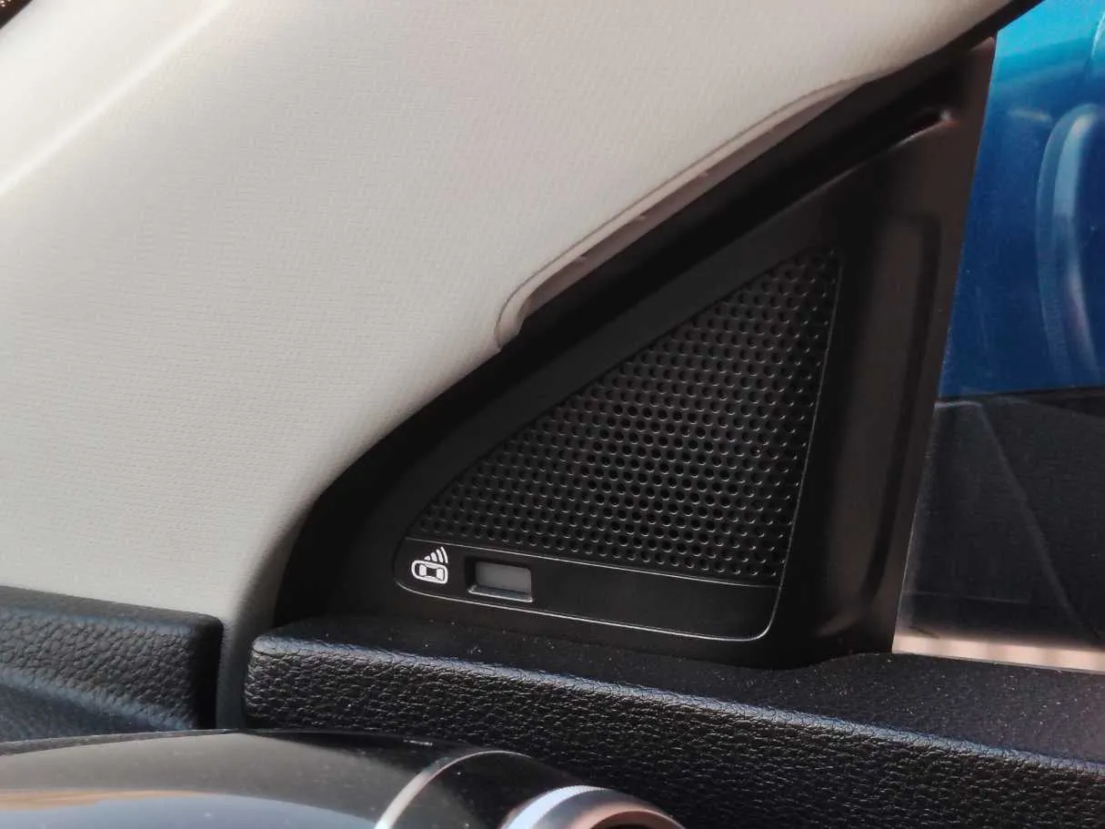 Car image 28