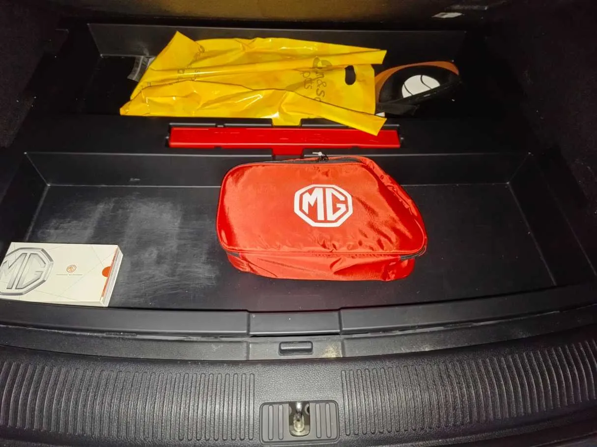 Car image 32
