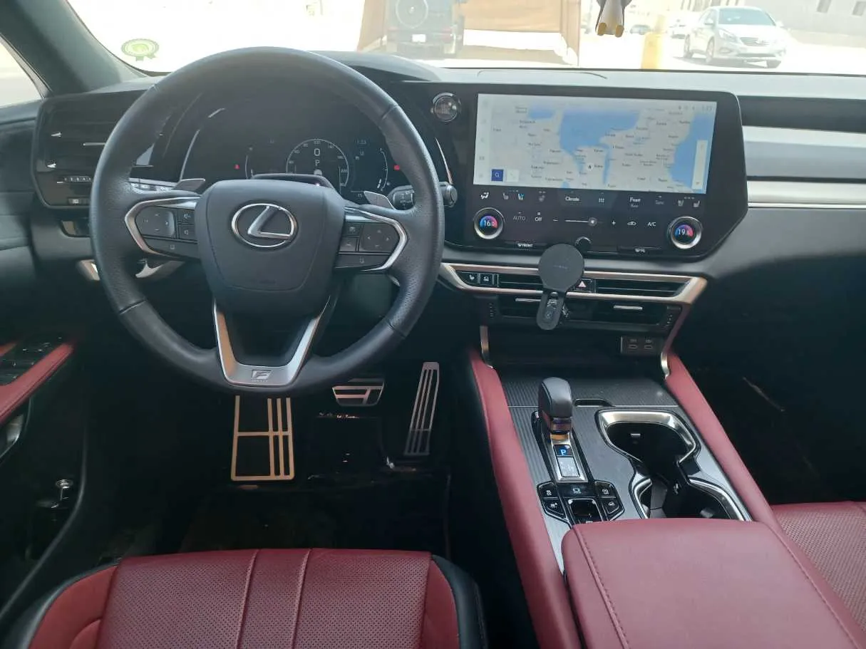 Car image 16