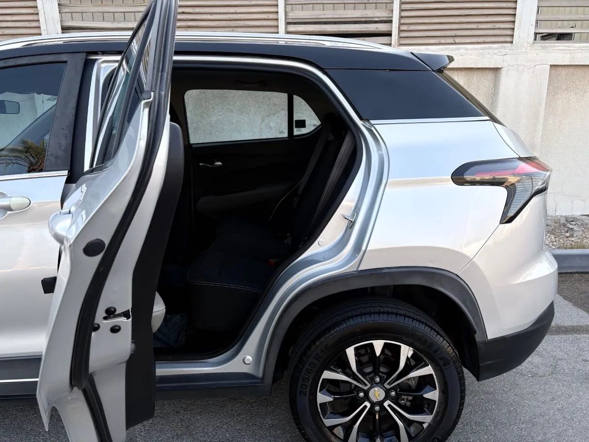 Car image 15