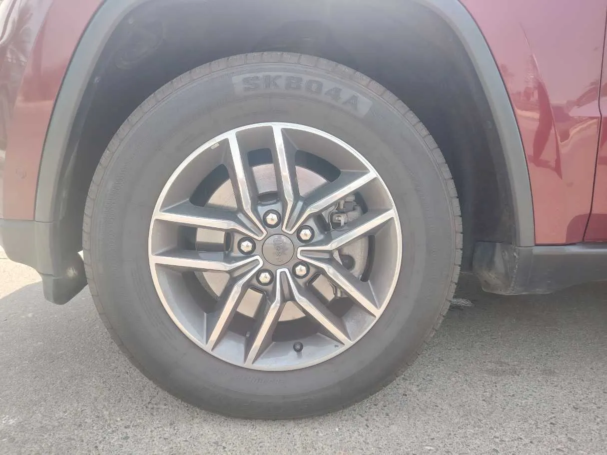 Car image 9