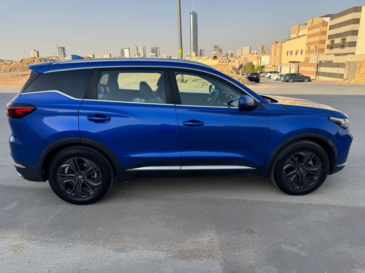 Car image 4