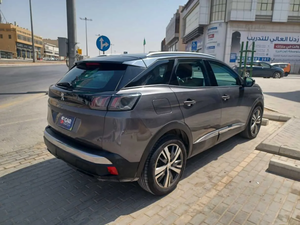 Car image 5