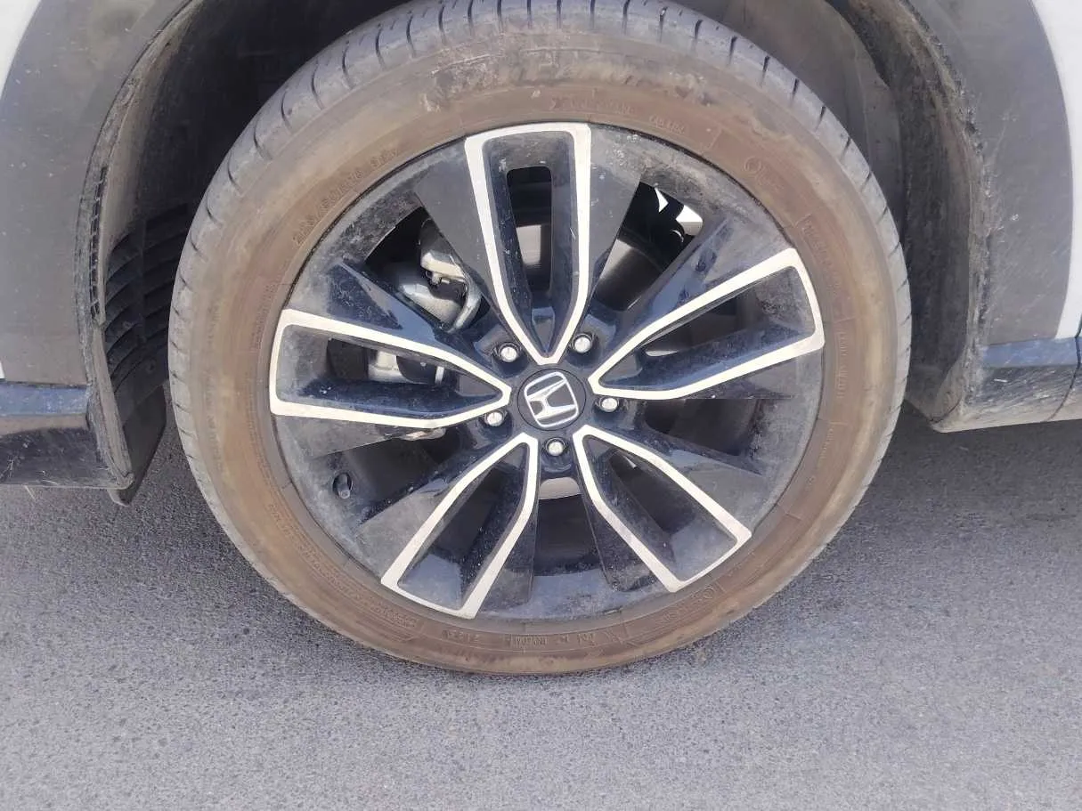 Car image 10