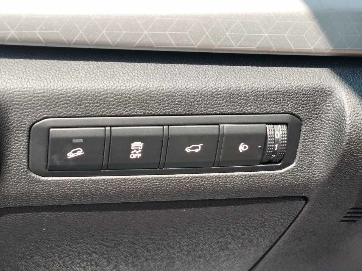 Car image 33