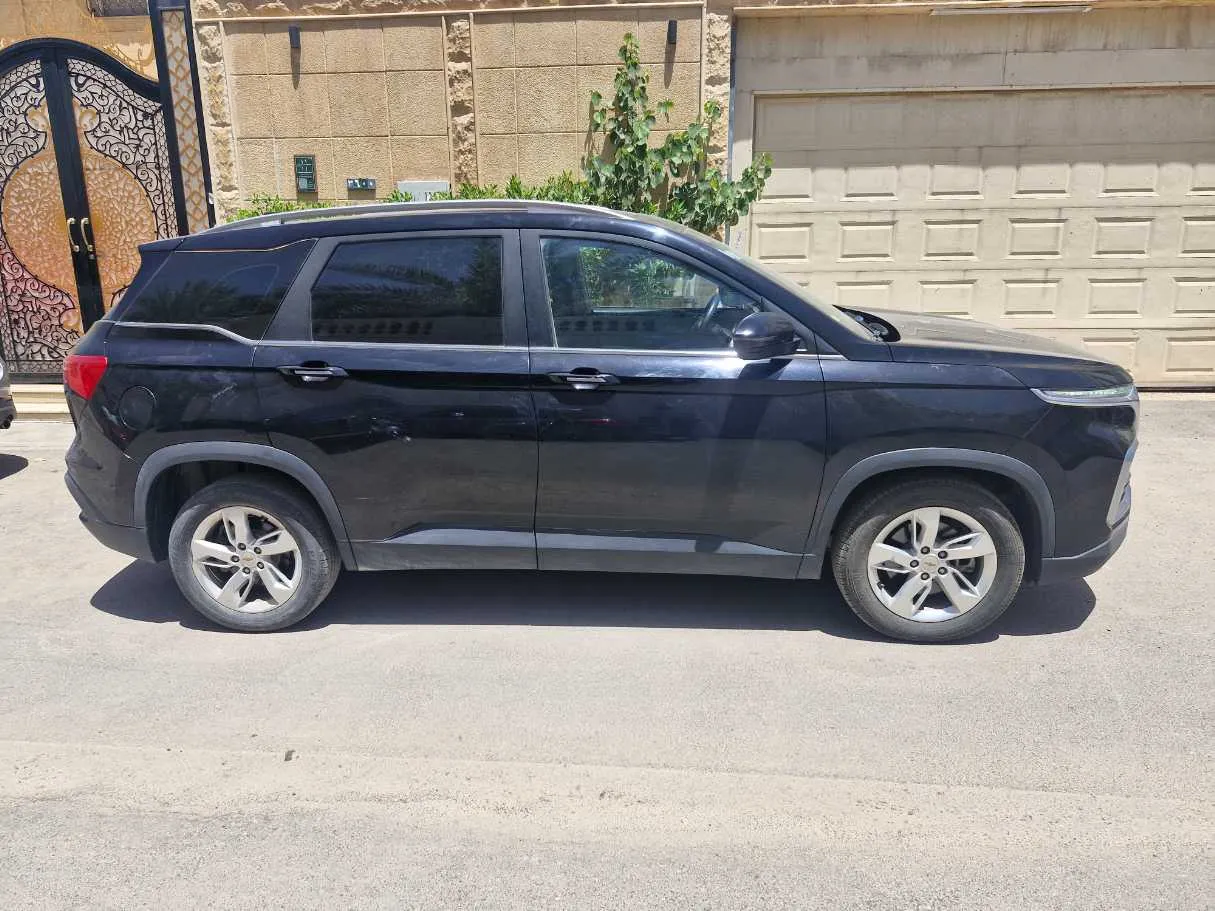 Car image 4