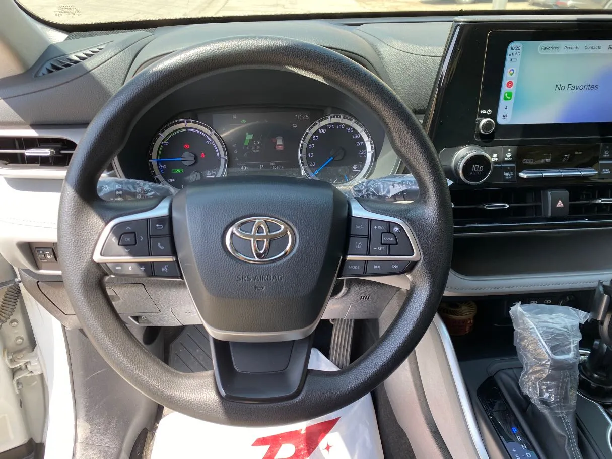 Car image 17