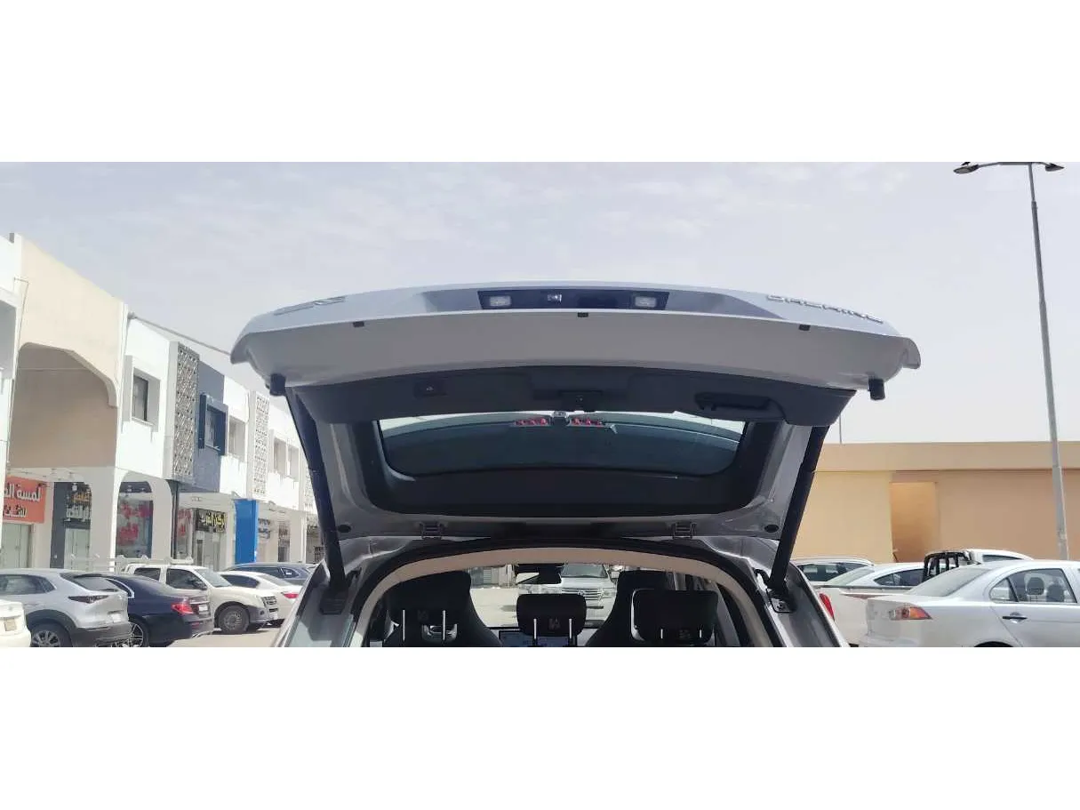 Car image 22