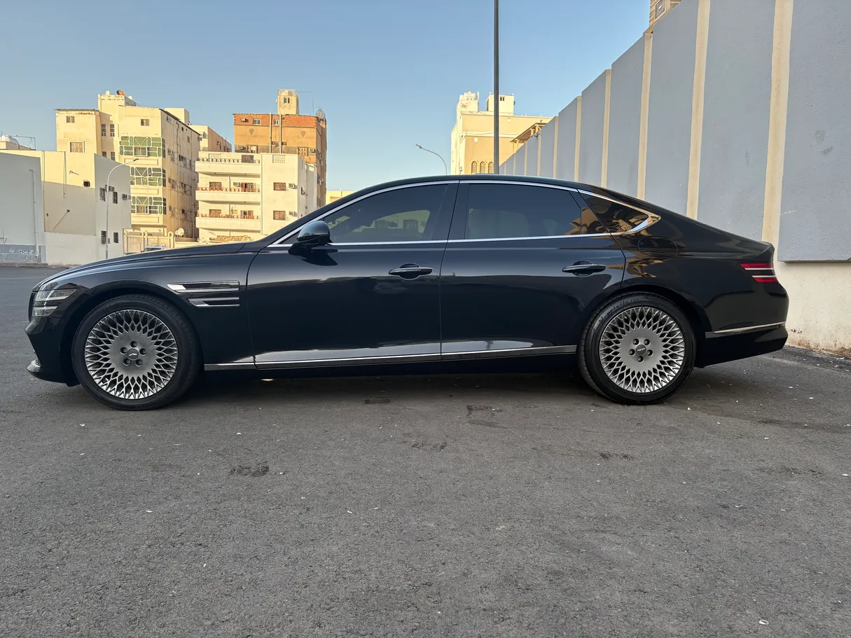 Car image 3