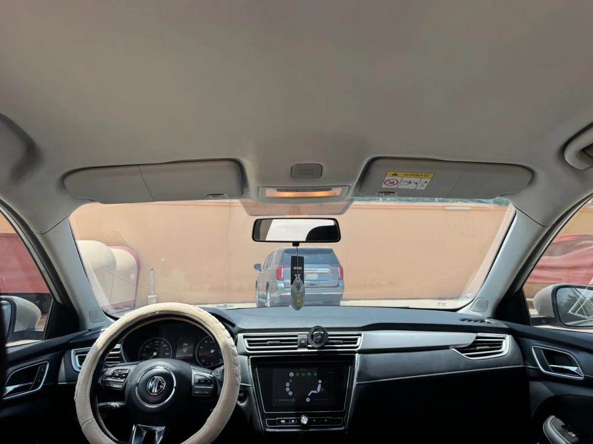 Car image 14