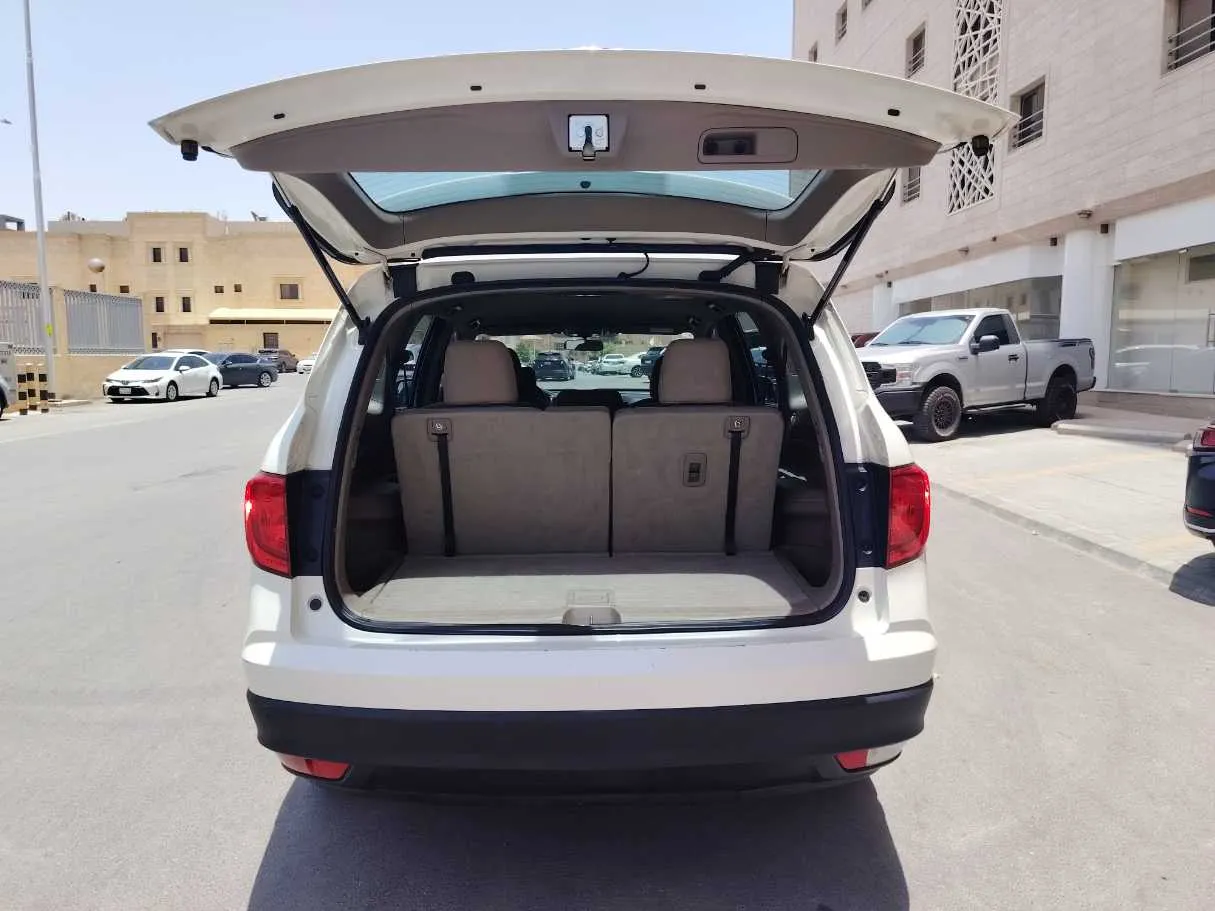 Car image 23