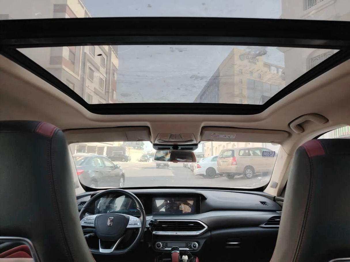 Car image 18
