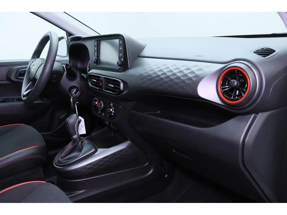 Car image 10