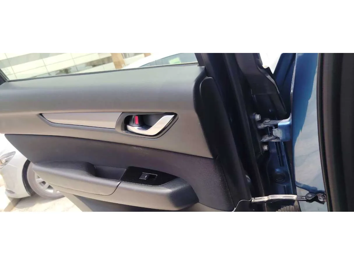 Car image 25