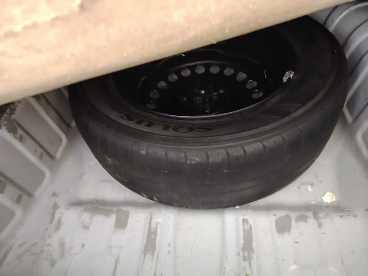 Car image 27