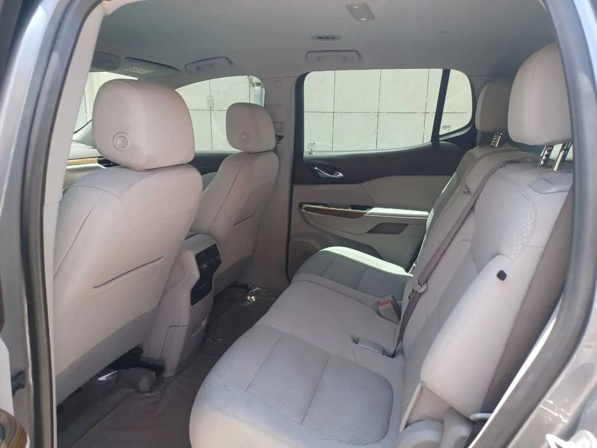 Car image 14
