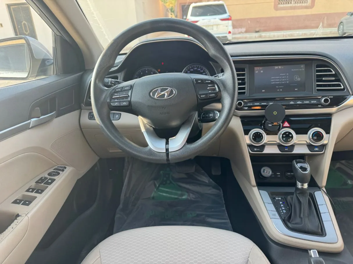 Car image 17