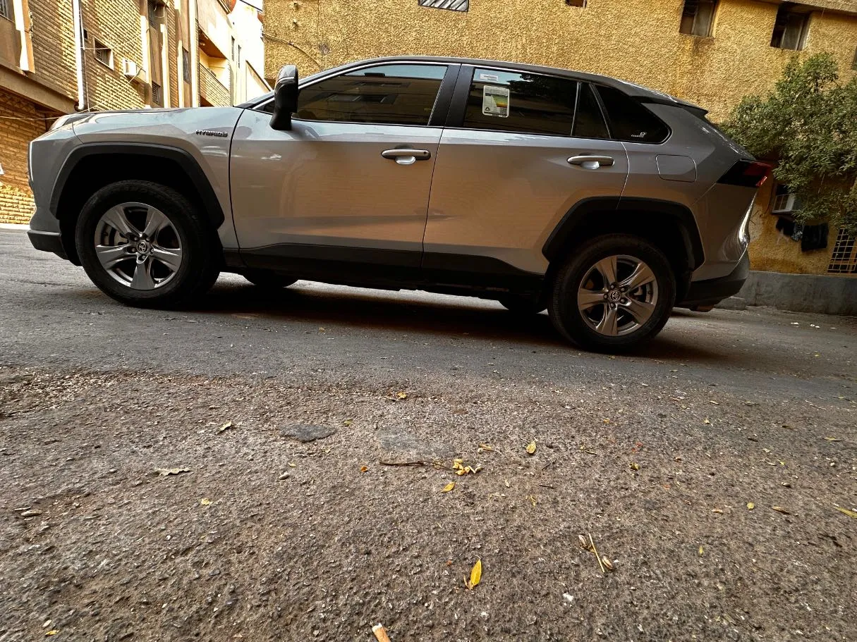 Car image 8
