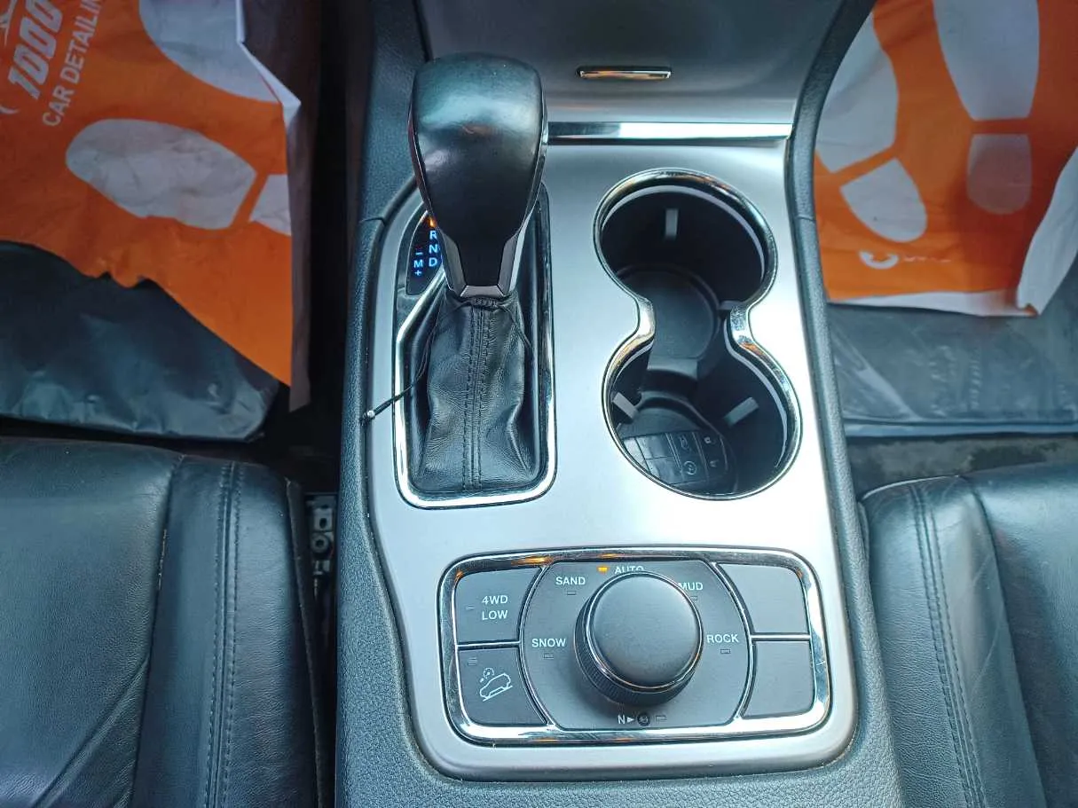 Car image 14