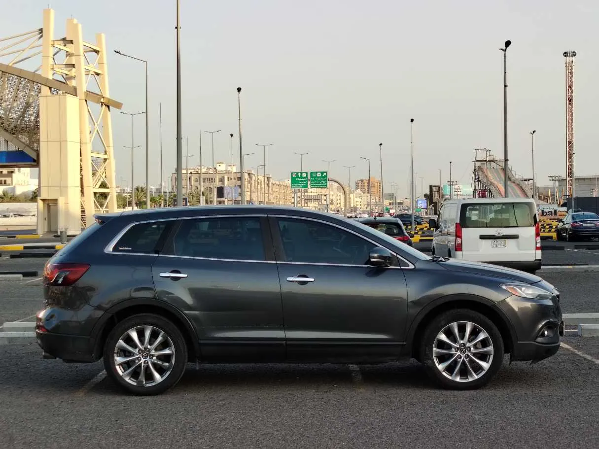 Car image 4
