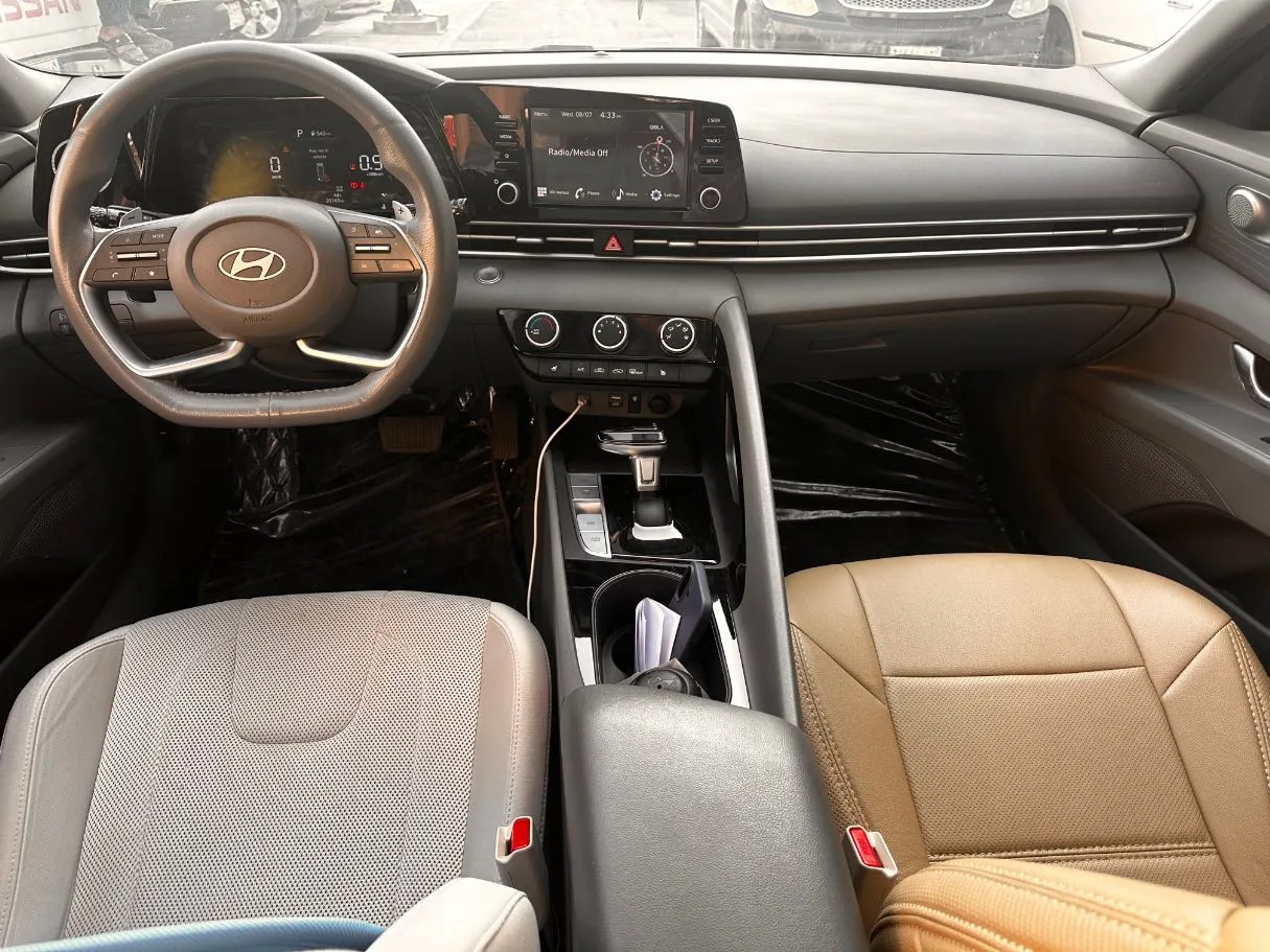 Car image 16