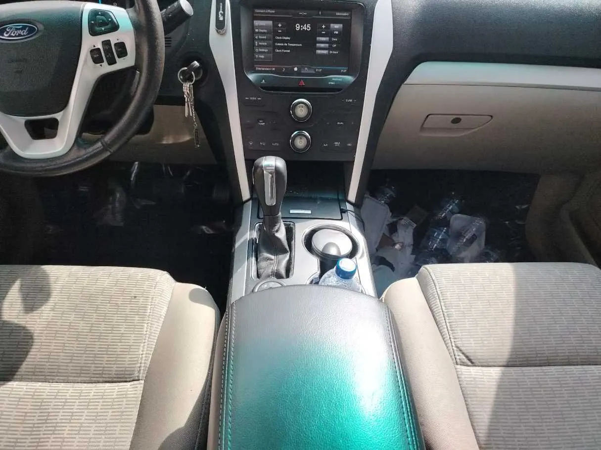 Car image 25