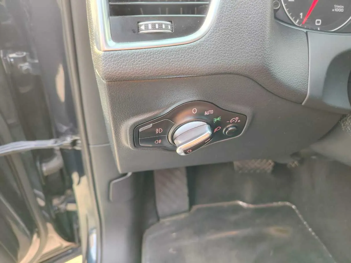Car image 32