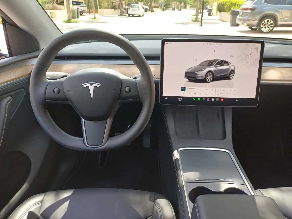 Car image 17