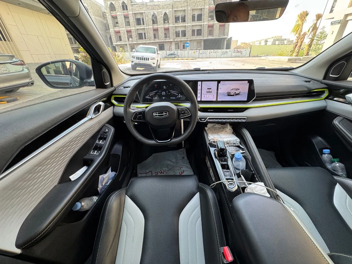 Car image 15
