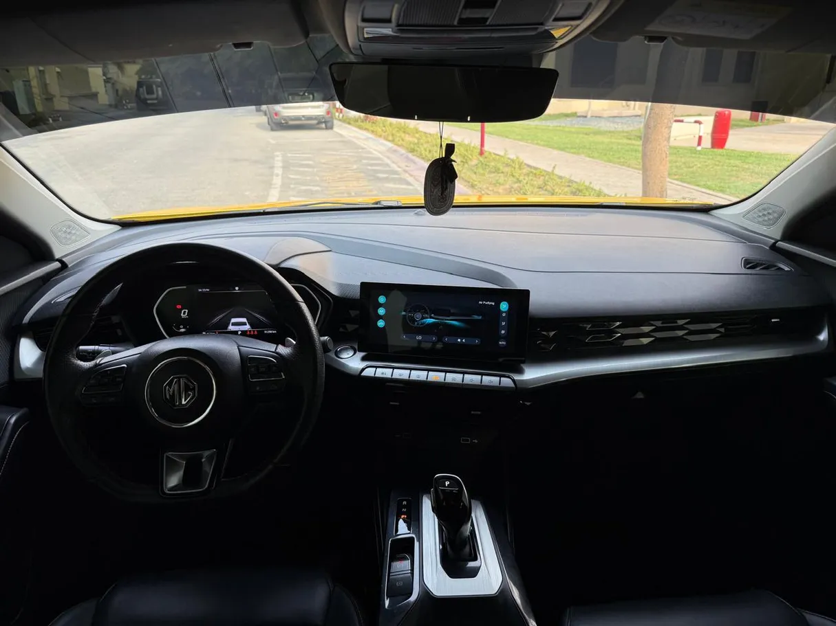 Car image 5