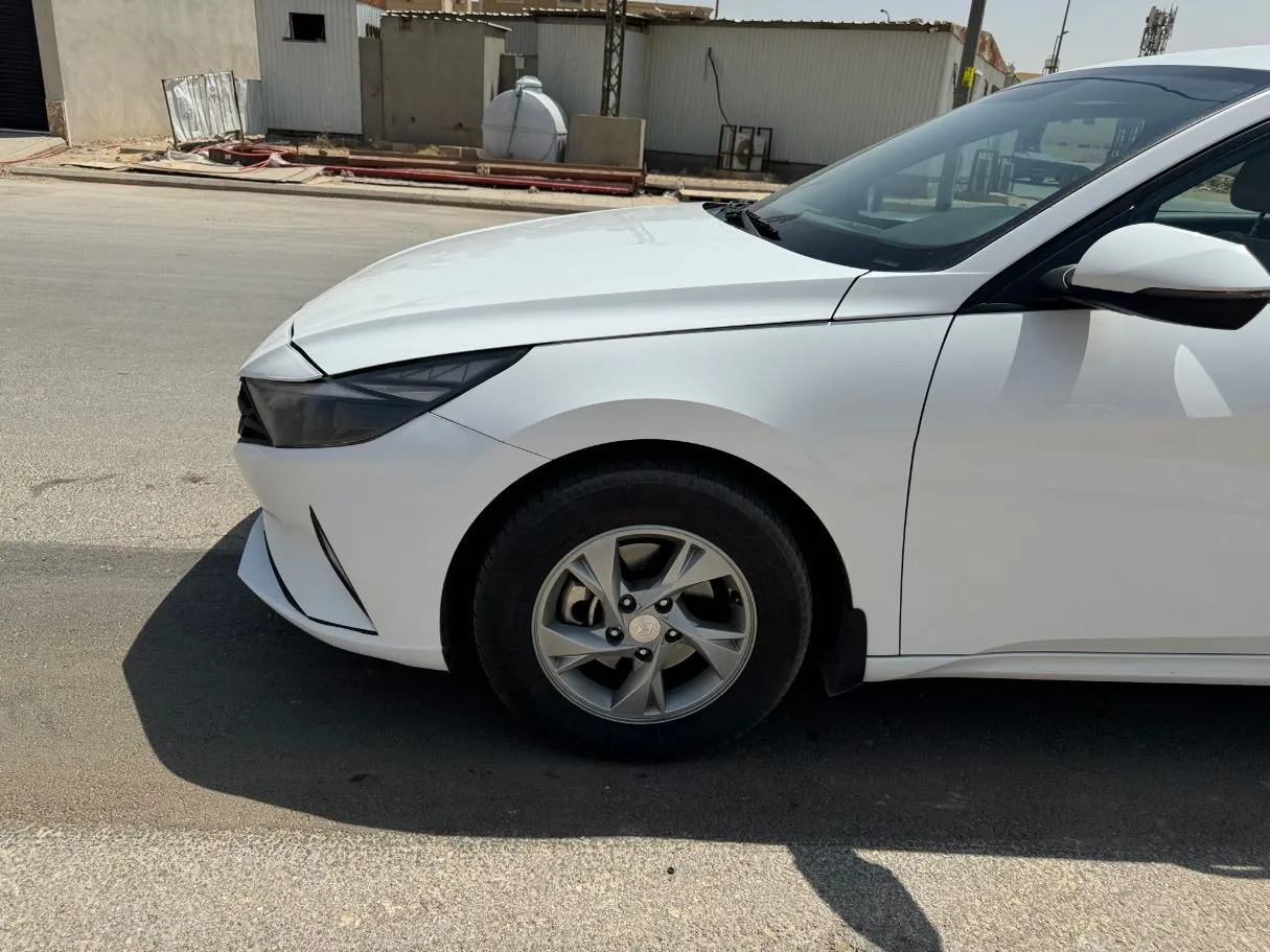 Car image 9