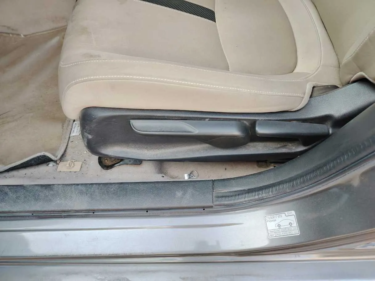 Car image 37