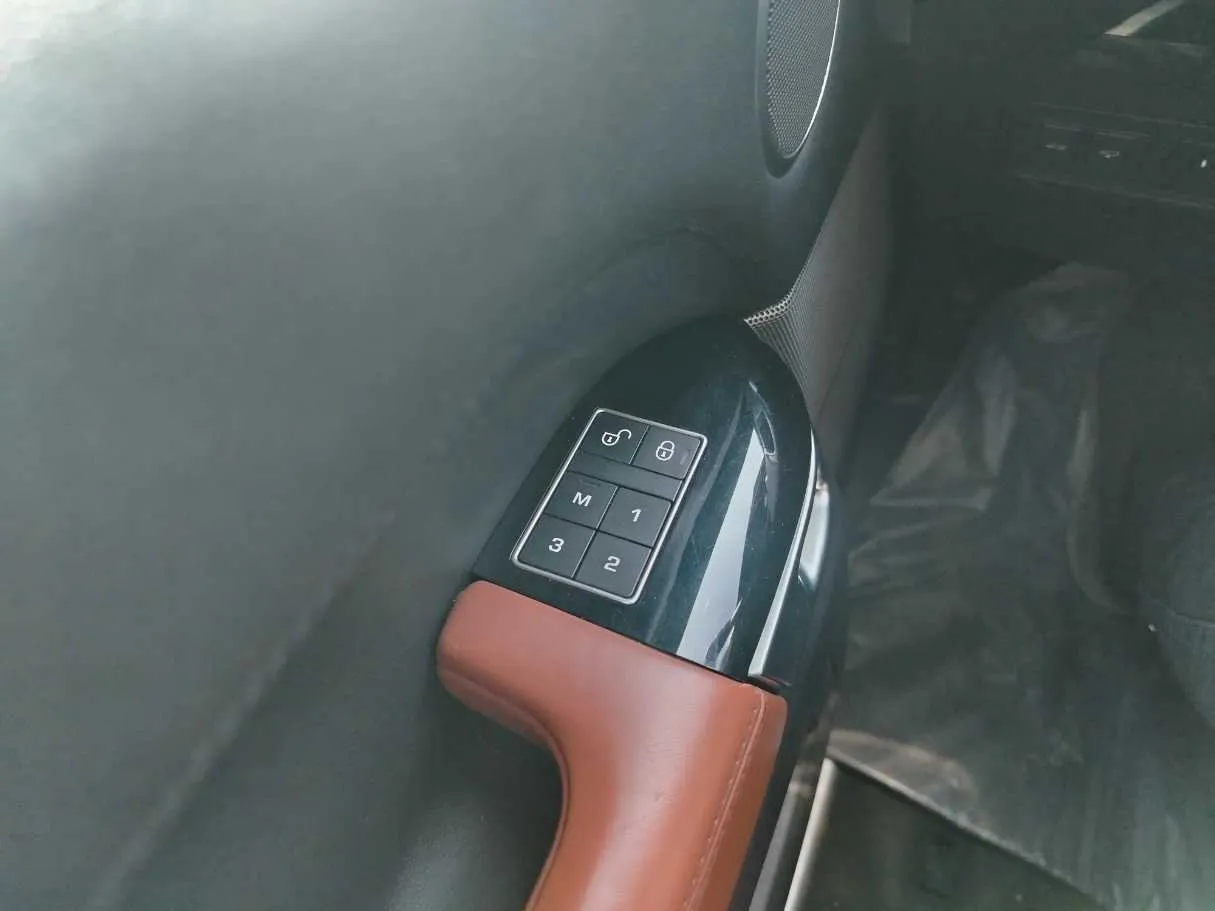 Car image 35