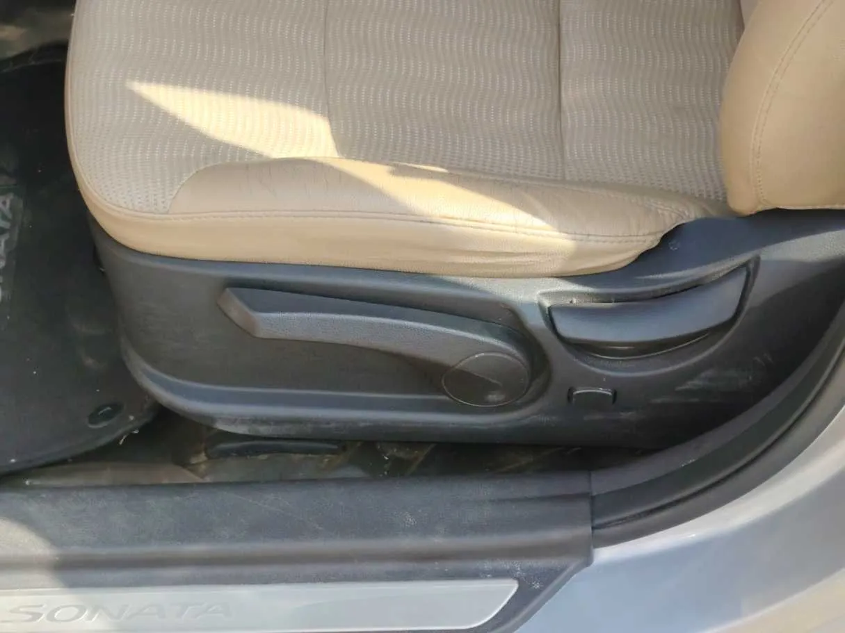 Car image 33