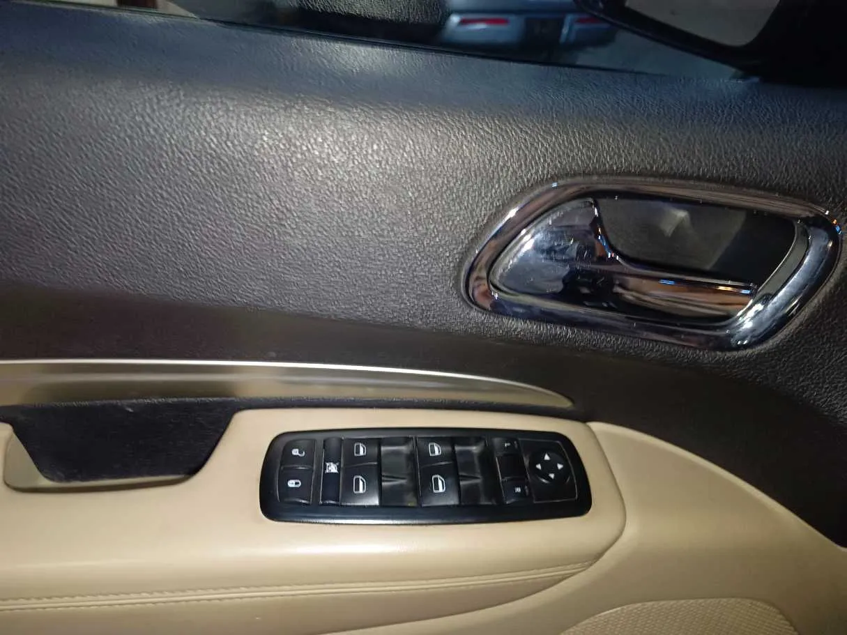 Car image 28
