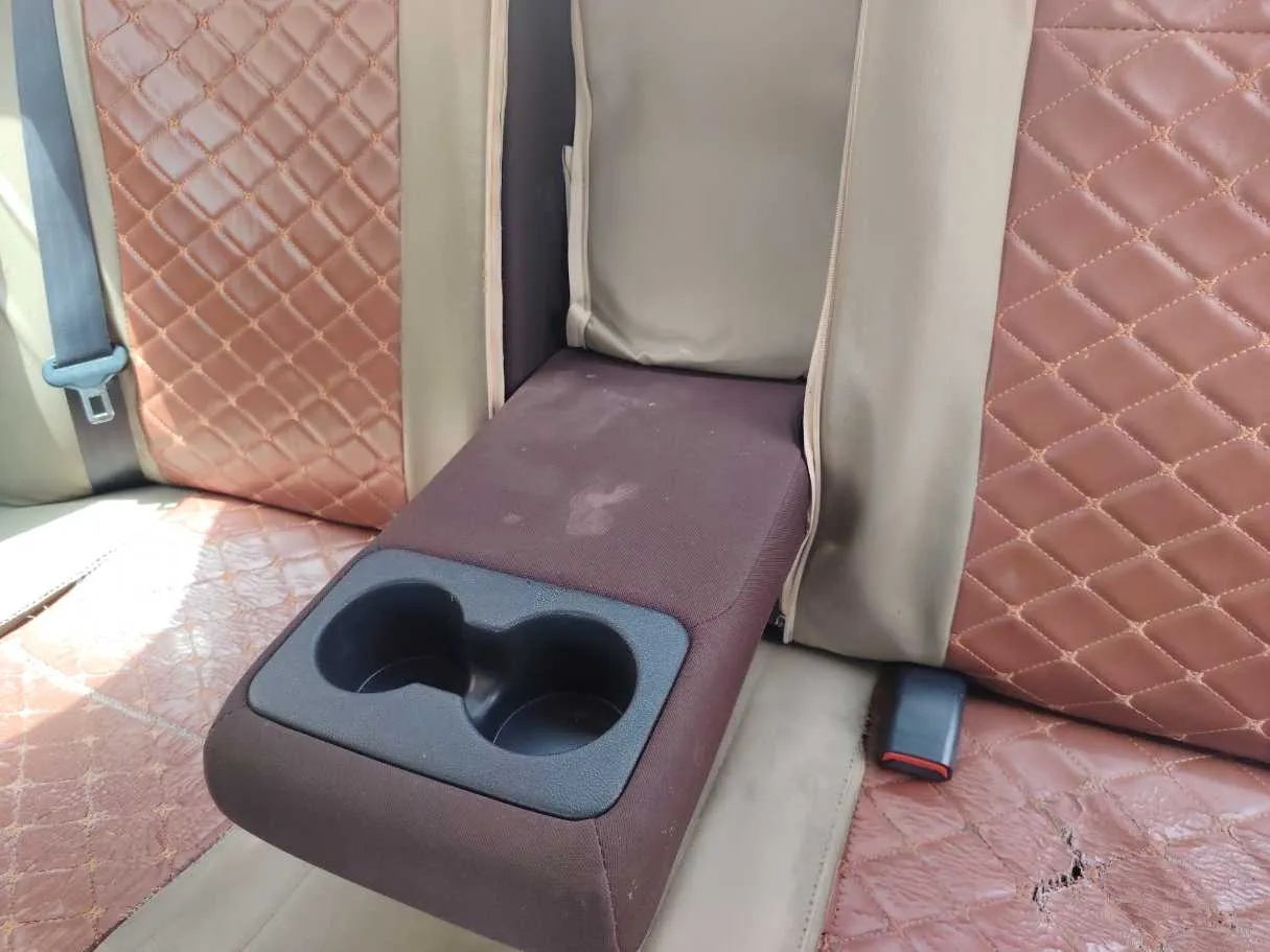 Car image 26