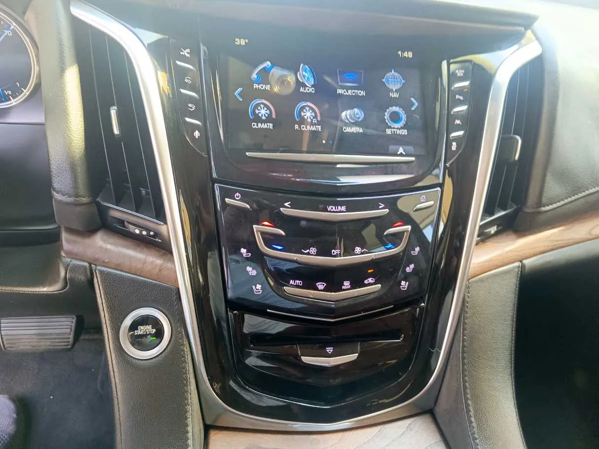 Car image 24
